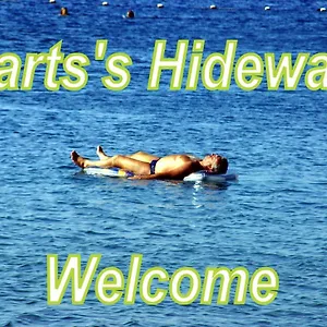 Marts Hideaway בית הארחה